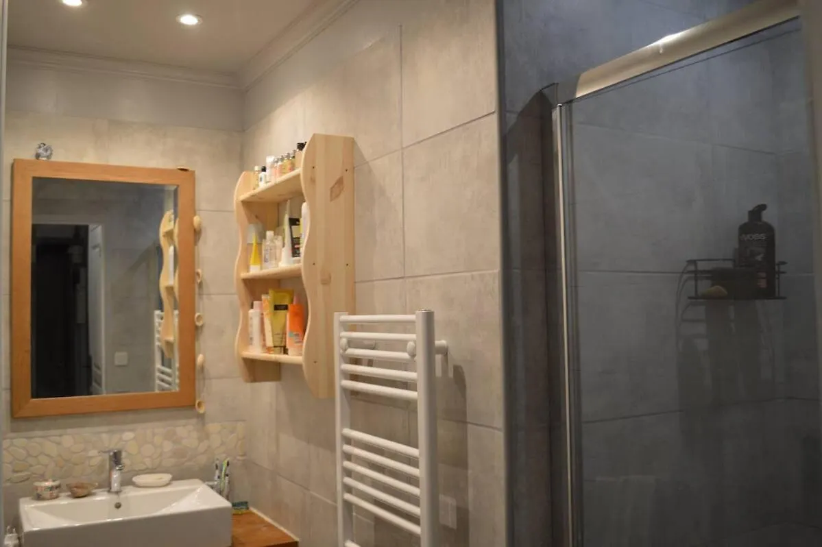 منزل للإقامة نيس Room In The Charming 30S Building